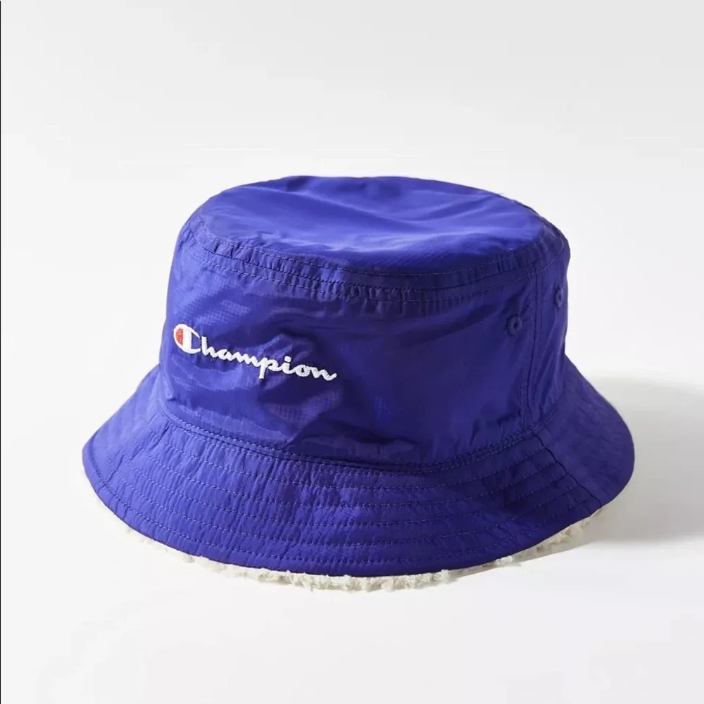 Champion UO Exclusive Reversible Bucket Hat
